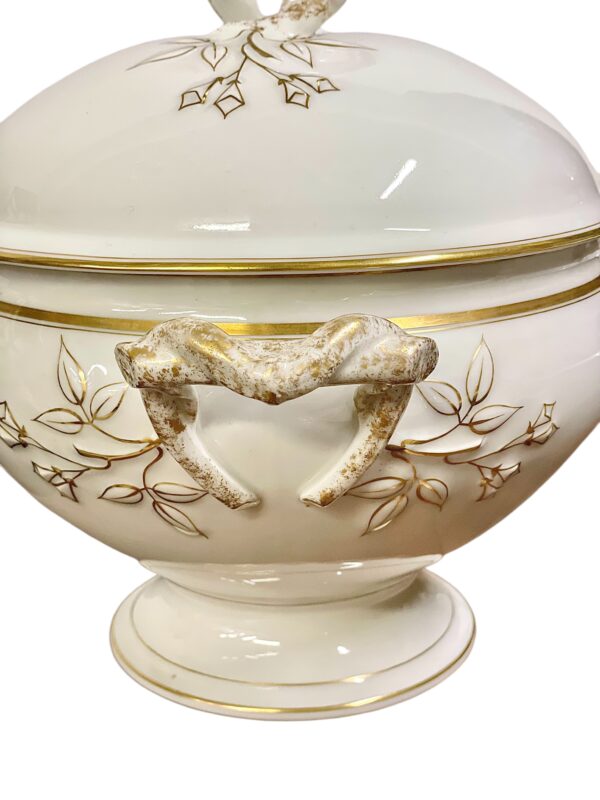 19th Century Dinner Service for 12 in Fine Limoges Porcelain with Gilded Rim