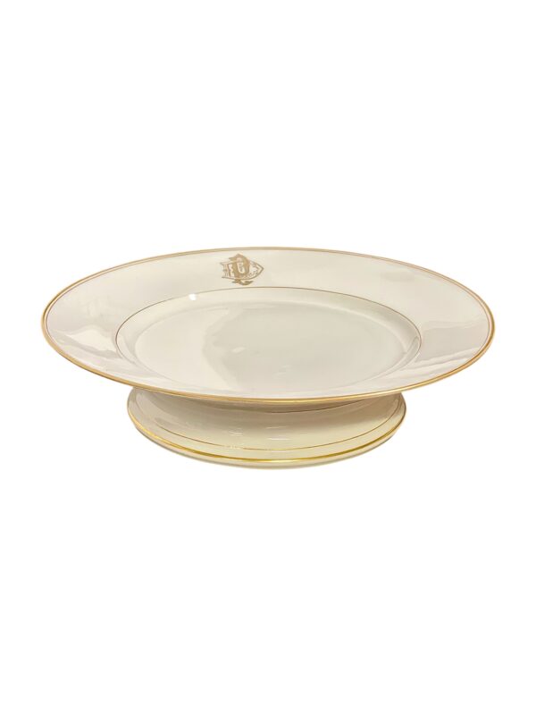 19th Century Dinner Service for 12 in Fine Limoges Porcelain with Gilded Rim