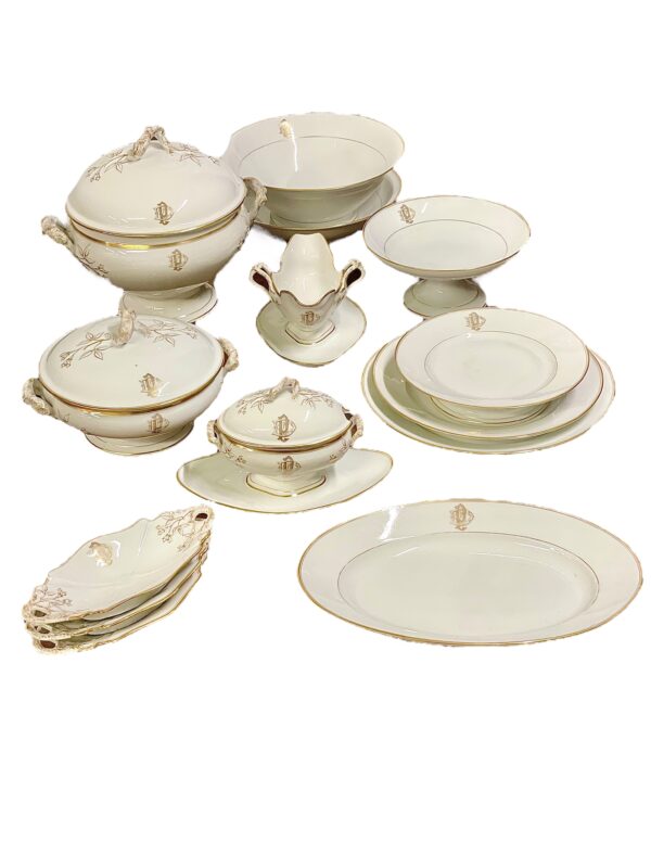 19th Century Dinner Service for 12 in Fine Limoges Porcelain with Gilded Rim