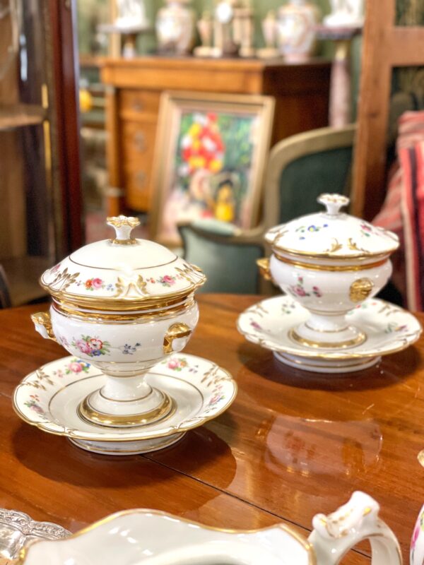 19th Century Pair of Paris Porcelain Lidded Confituriers with Fixed Underplates - Image 13