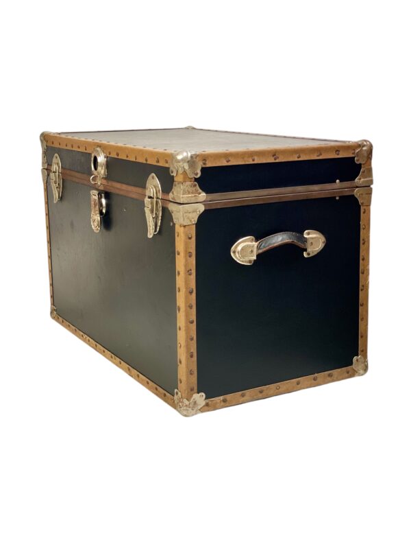 Vintage Flat Top Steamer Trunk, 20th Century - Image 5