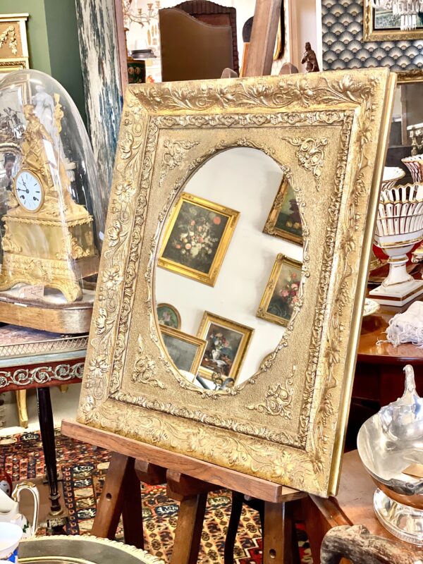 Wall Médaillon Mirror with Golden Ornate Floral Frame