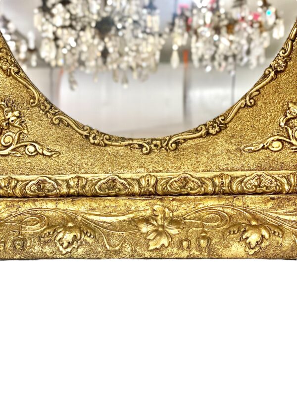 Wall Médaillon Mirror with Golden Ornate Floral Frame