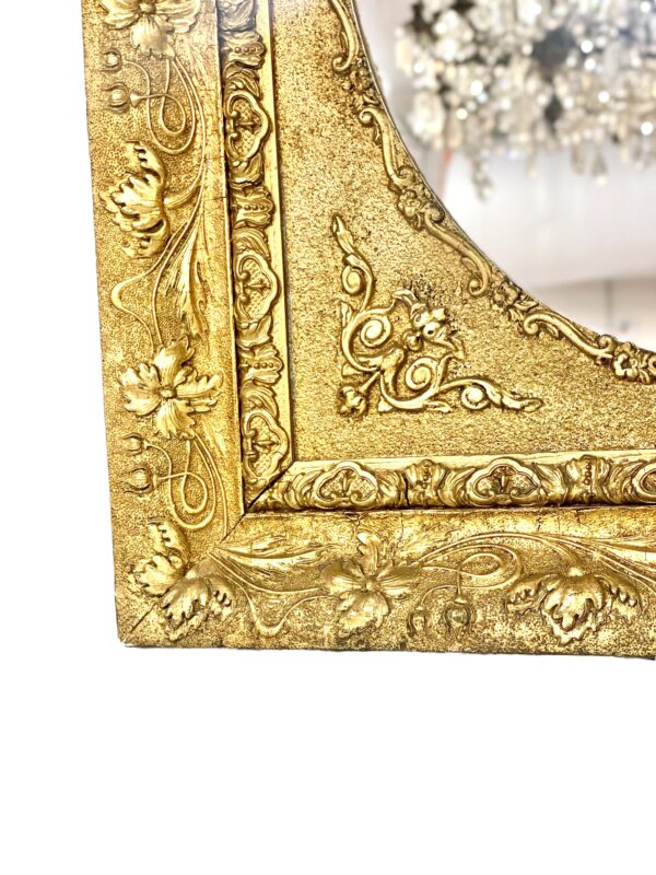 Wall Médaillon Mirror with Golden Ornate Floral Frame