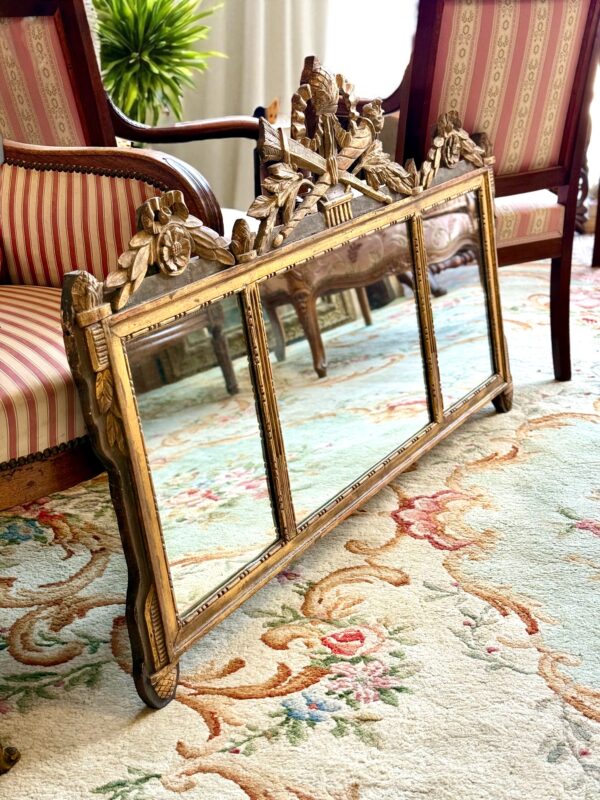 19th Century French Neoclassical Giltwood Wall Mirror with Crest - Image 15