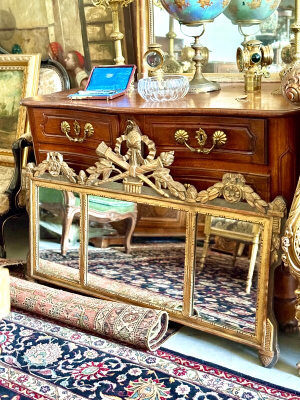 19th Century French Neoclassical Giltwood Wall Mirror with Crest - Image 2