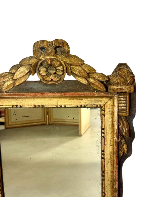 19th Century French Neoclassical Giltwood Wall Mirror with Crest - Image 9