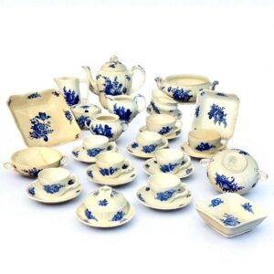 Villeroy & Boch Blue and White Faience Dinnerware Service, 29 Pieces