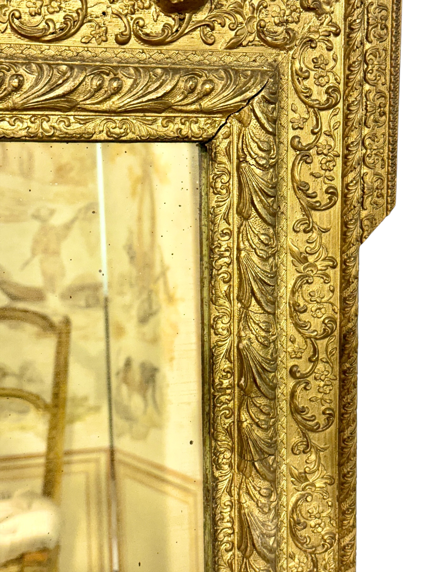Miroir français en bois doré du XIXe siècle, orné de dauphins et d'un blason, style Louis XVI - Image 9